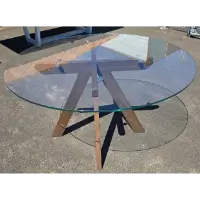 Modus Gardley Dining Table With Round Glass Top