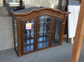Homelegance Arched Cherry Finish China Hutch Top with Interior Lighting