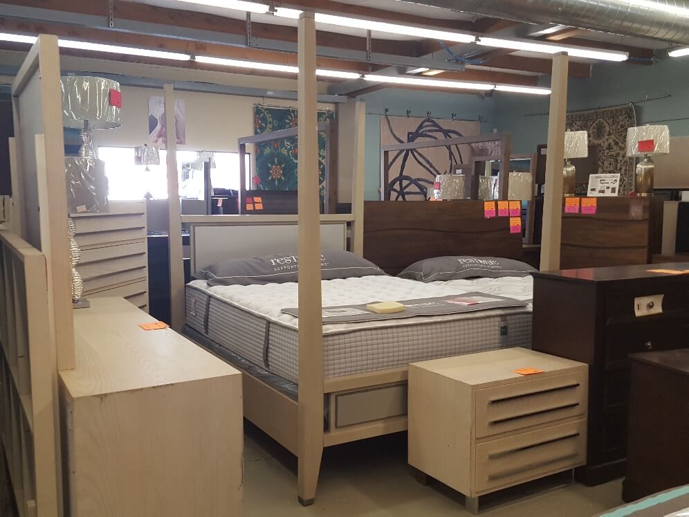 Modus Bistro Queen Poster Bed