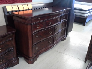 Legacy Bordeaux II Mahogany Curved-Front 10-Drawer Dresser