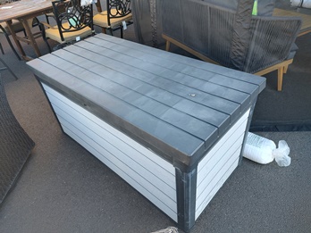 Suncast 160 Gallon Deck Box (blemished)