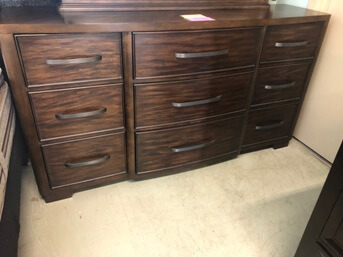 Pulaski Fairbanks 9-Drawer Dresser