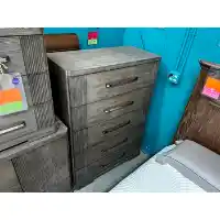 Riverside Frandlyn 5-Drawer Chest