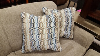 Ashley Multiclored Geometric-Patterned Throw Pillows (set of 2)