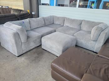 Zoy Belize Greige Fabric 5-Piece Sectional with Ottoman (blemish)