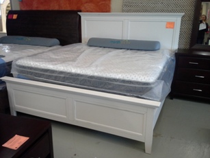 Pulaski Sanibel White Queen Bed
