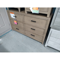 Univeral Oaklynn 6-Drawer Dresser