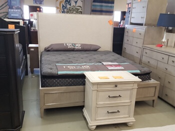 Pulaski Sutton Place King Bed