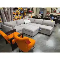 Thomasville Tisdale Beige Fabric 5-Piece Sectional with Storage Ottoman & Tufted Accents