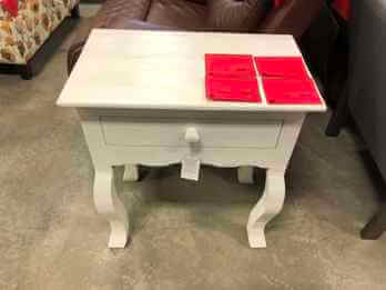 Vintage Furniture Victoria Accent Table in White