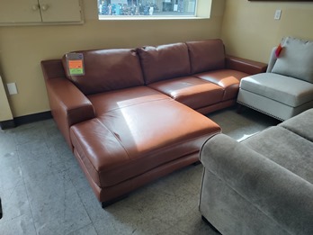 Violino Cognac Leather 2-Piece Sectional with Left-Hand Chaise