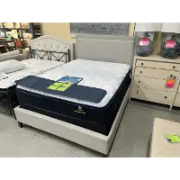 Weldon Upholstered Queen Bed (blemished)