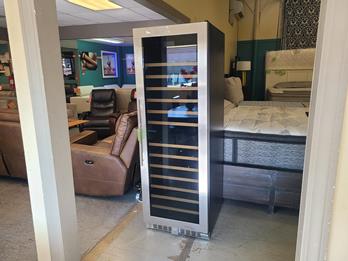 Wine Enthusiast WE 150-BTL DUAL ZONE Wine Fridge (gets cold but screen does not work)
