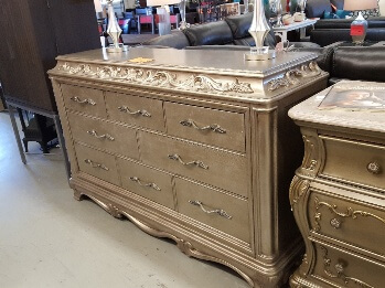 Pulaski Zarina Dresser