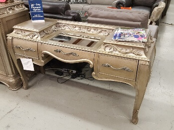 Pulaski Zarina Vanity